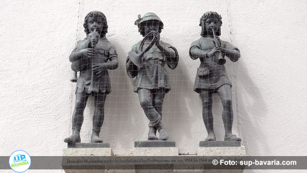 Munich Sightseeing Karlsplatz Stachus Karlstor Figuren Fischerbrunnen - Whats Up Bavaria